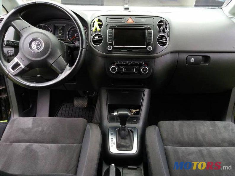 2010' Volkswagen Golf Plus photo #1