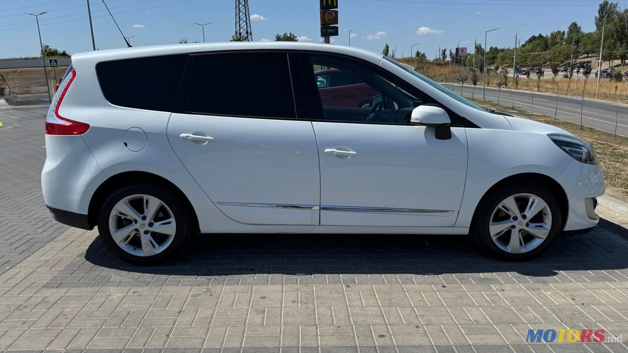 2012' Renault Grand Scenic photo #5