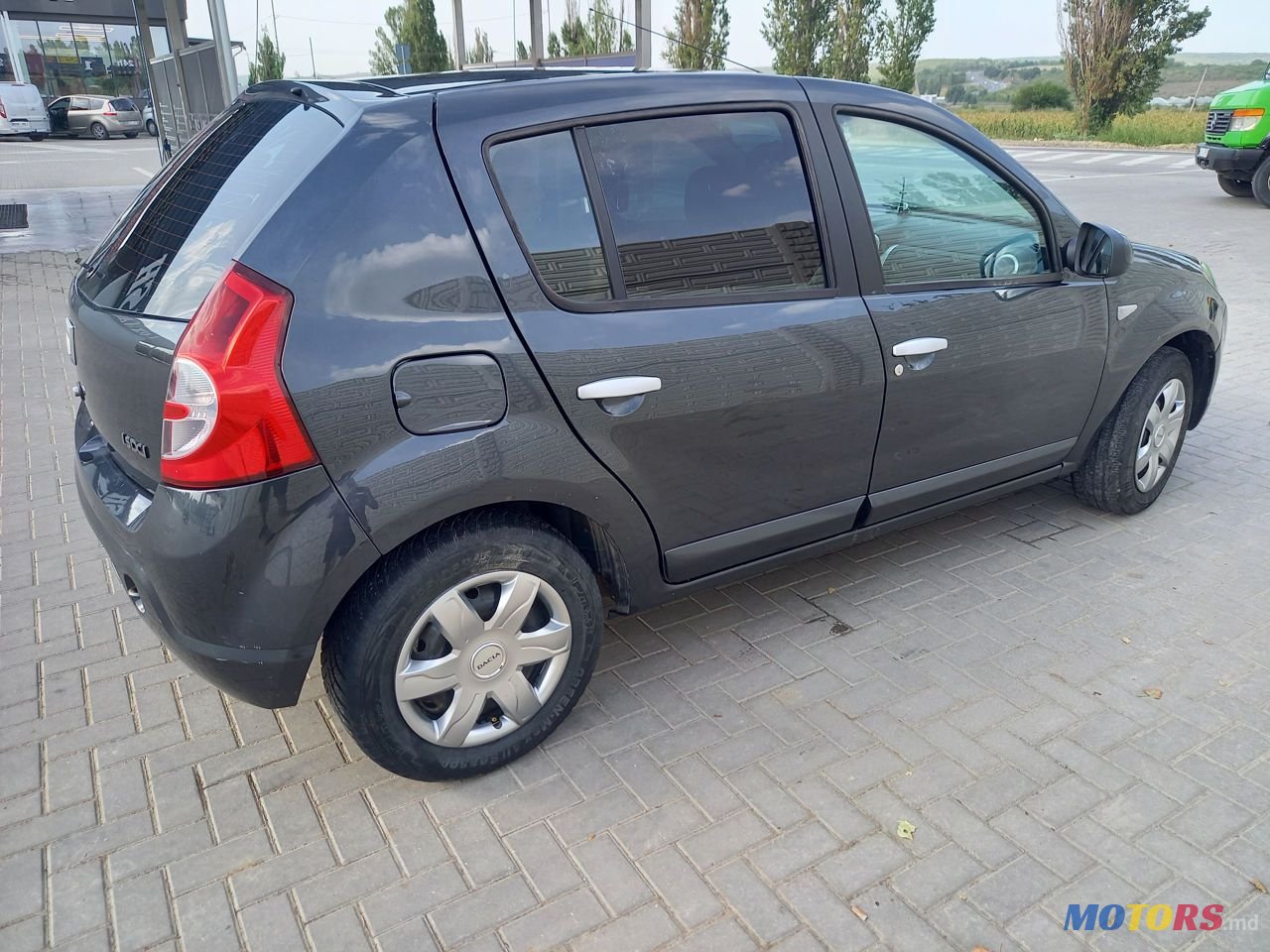 2008' Dacia Sandero photo #4