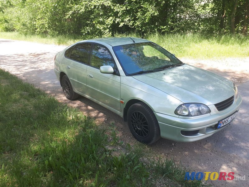 1999' Toyota Avensis photo #1