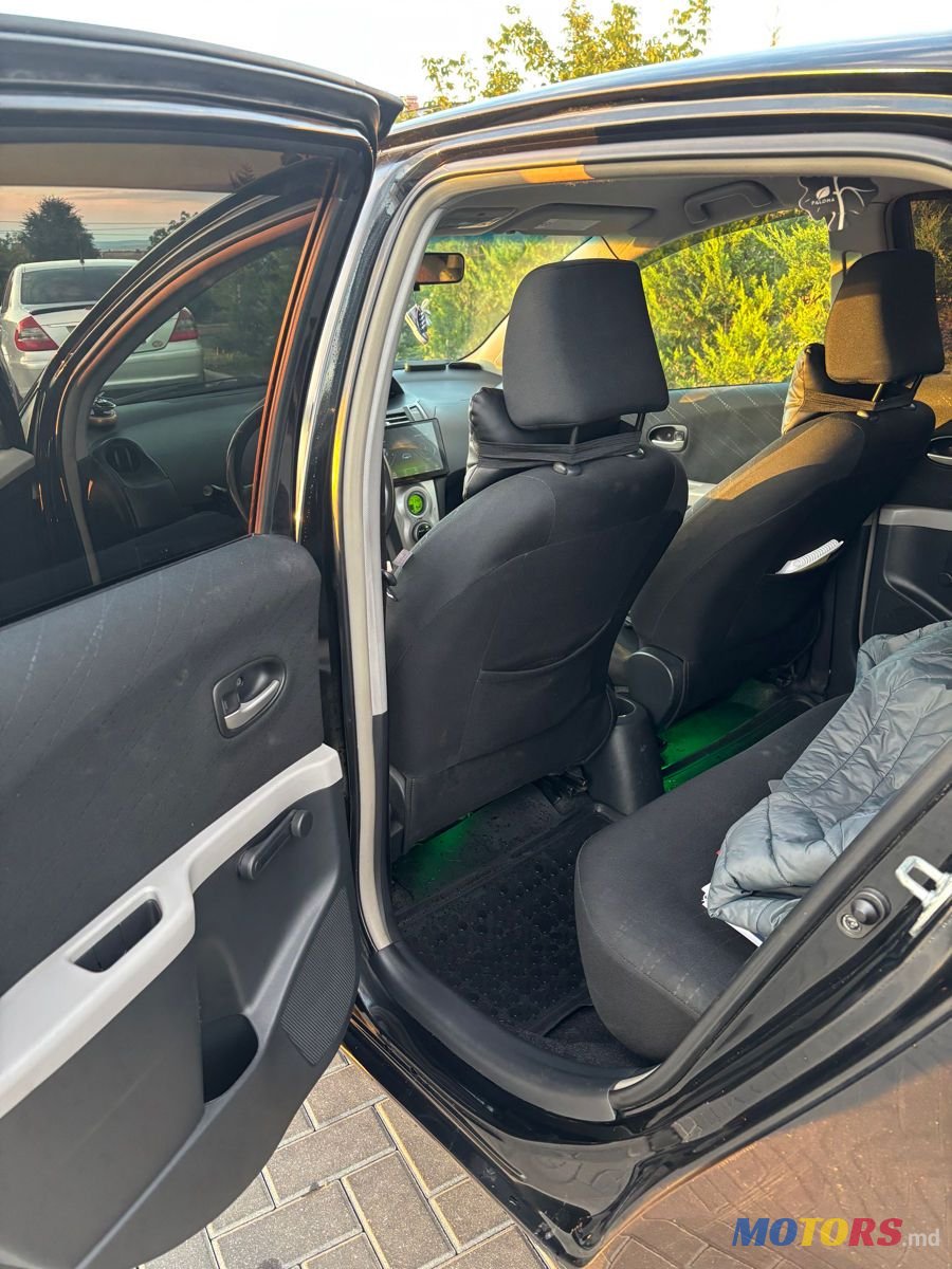 2008' Toyota Yaris photo #6