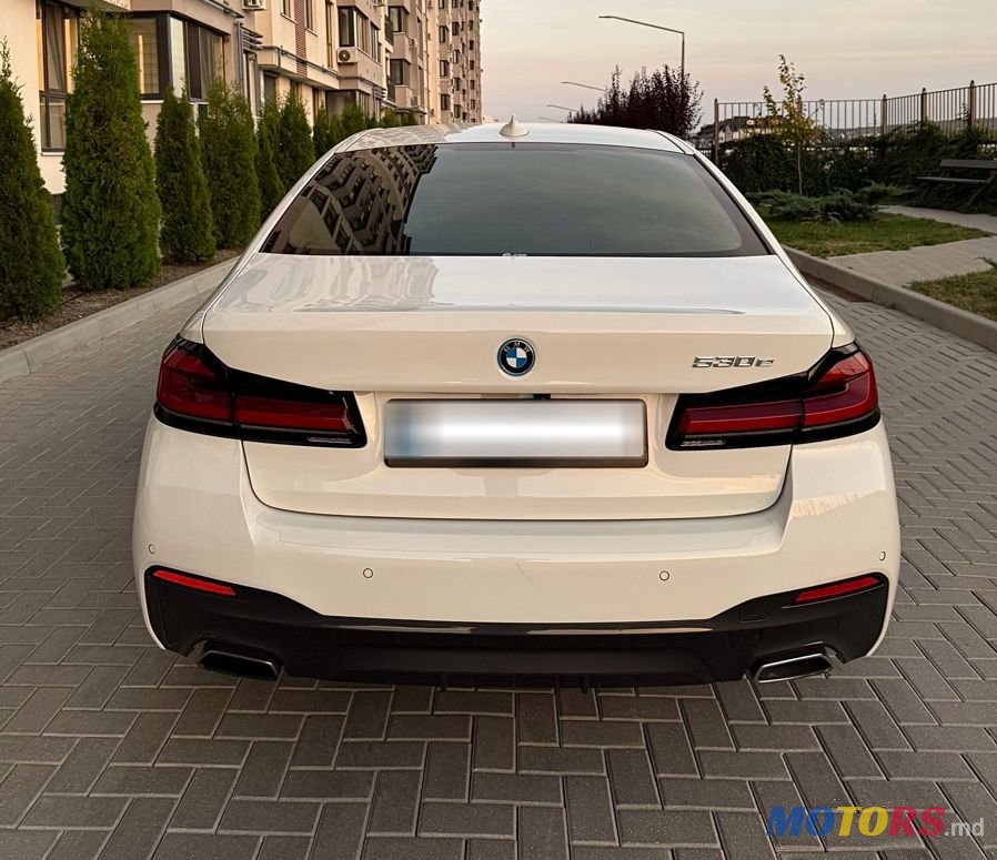 2022' BMW 5 Series photo #2