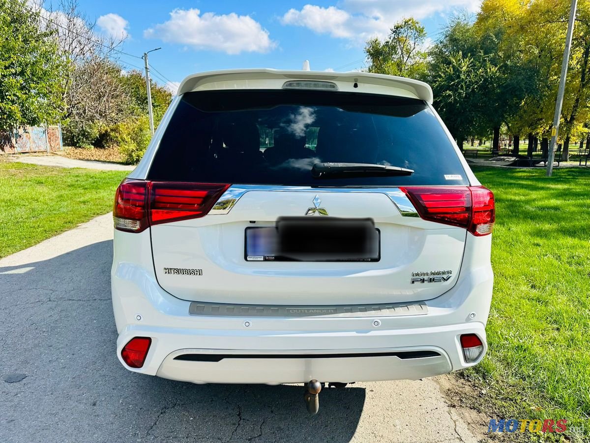 2018' Mitsubishi Outlander photo #3