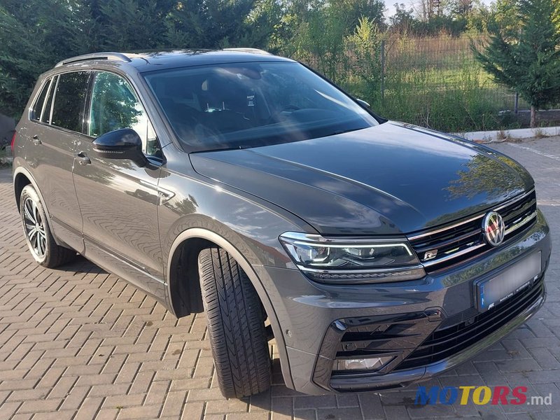 2019' Volkswagen Tiguan photo #6