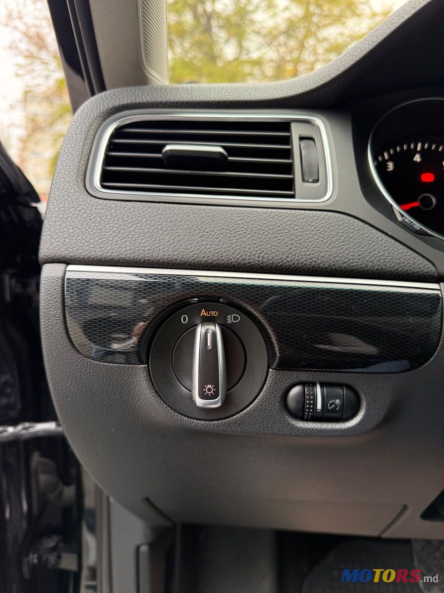 2016' Volkswagen Jetta photo #6