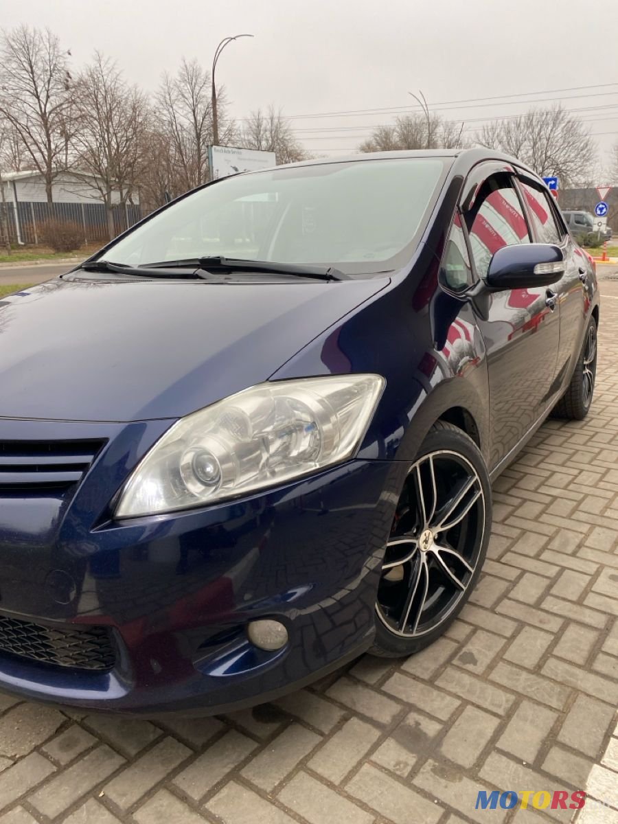 2011' Toyota Auris photo #3