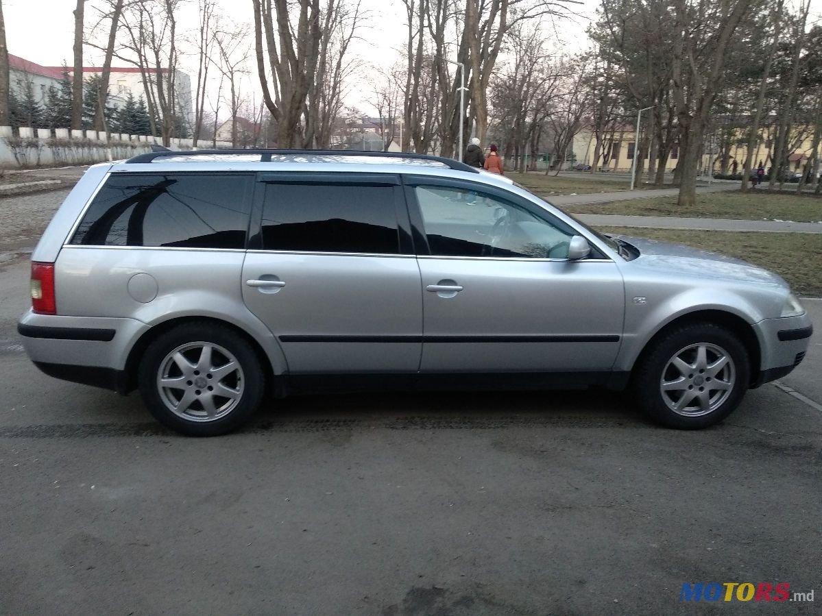 2004' Volkswagen Passat photo #4