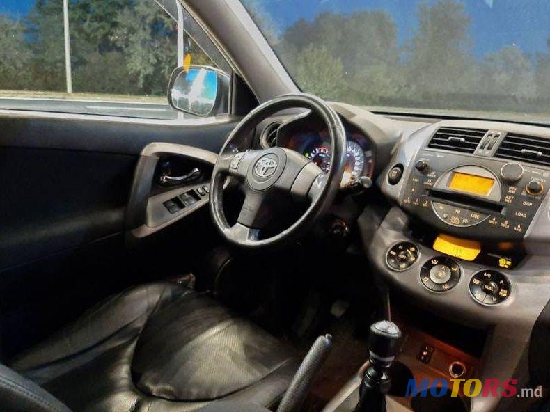 2006' Toyota RAV4 photo #3