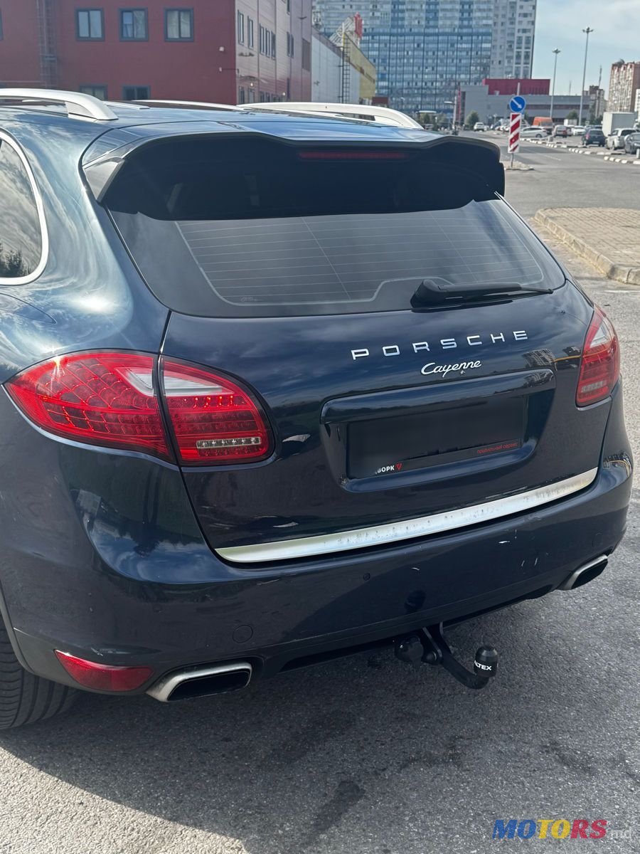 2011' Porsche Cayenne photo #3