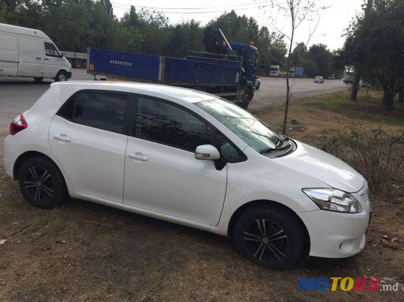 2011' Toyota Auris photo #3