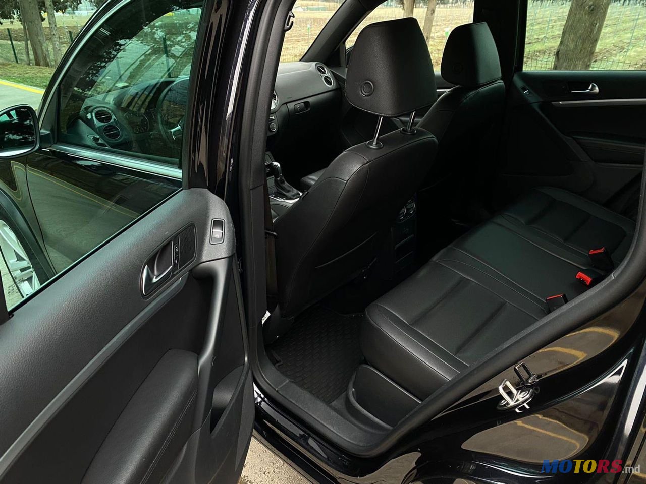 2015' Volkswagen Tiguan photo #6