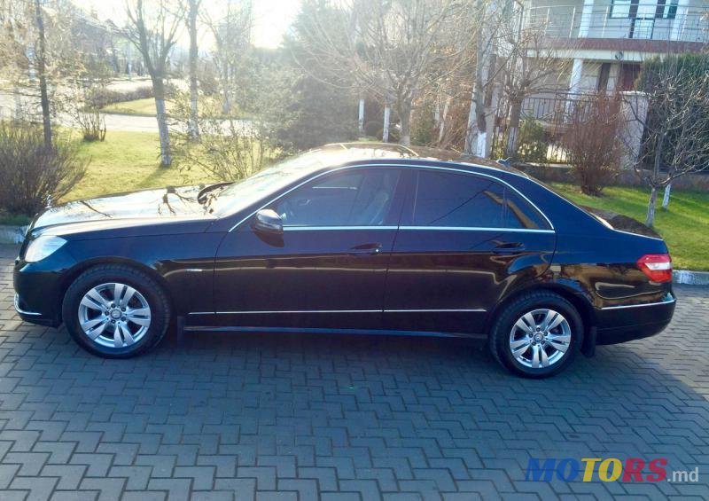 2009' Mercedes-Benz E-Class photo #3