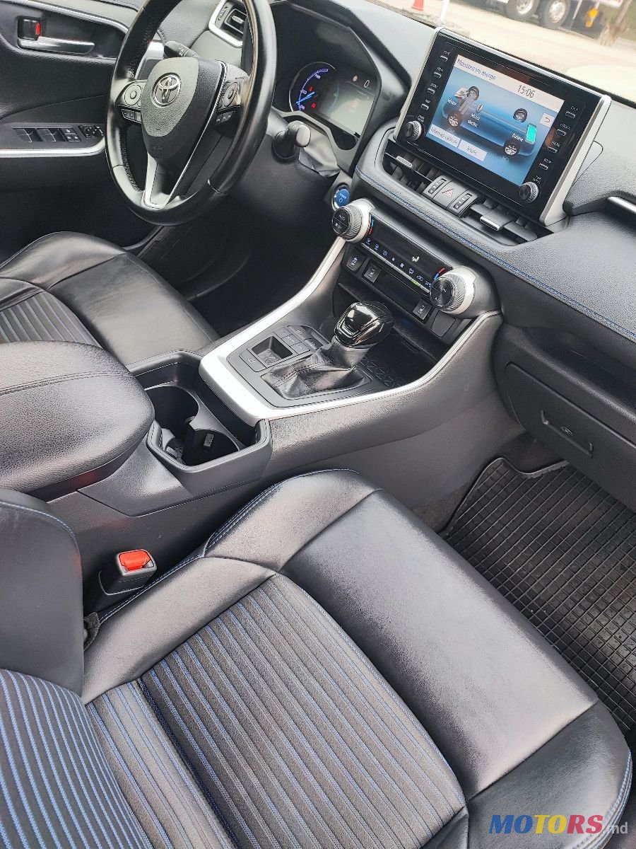2020' Toyota RAV4 photo #4