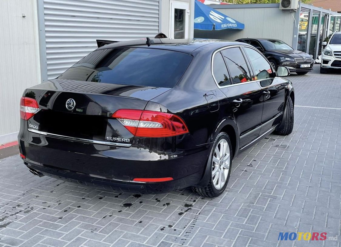 2013' Skoda Superb photo #5