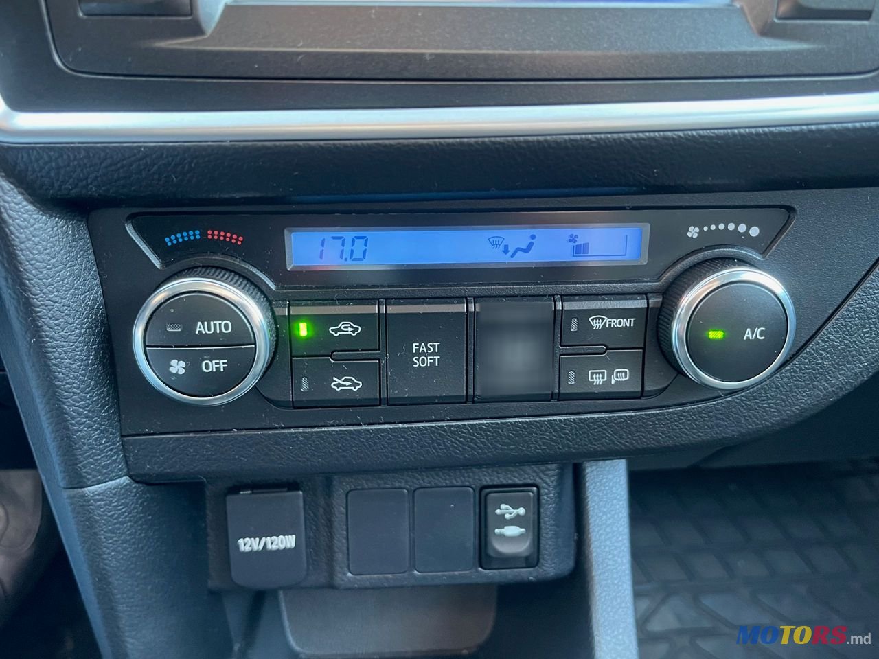 2015' Toyota Auris photo #4