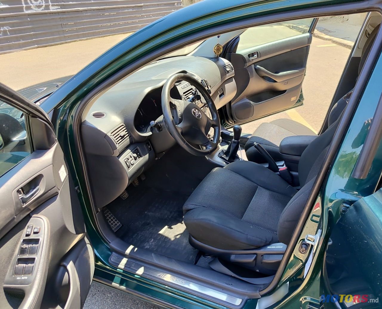 2006' Toyota Avensis photo #6