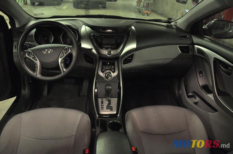 2013' Hyundai Elantra photo #4