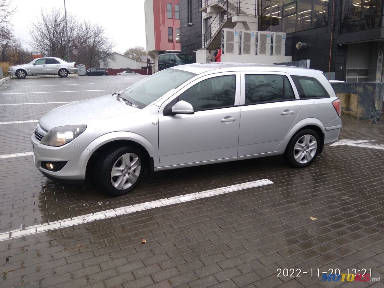 2012' Opel Astra photo #1