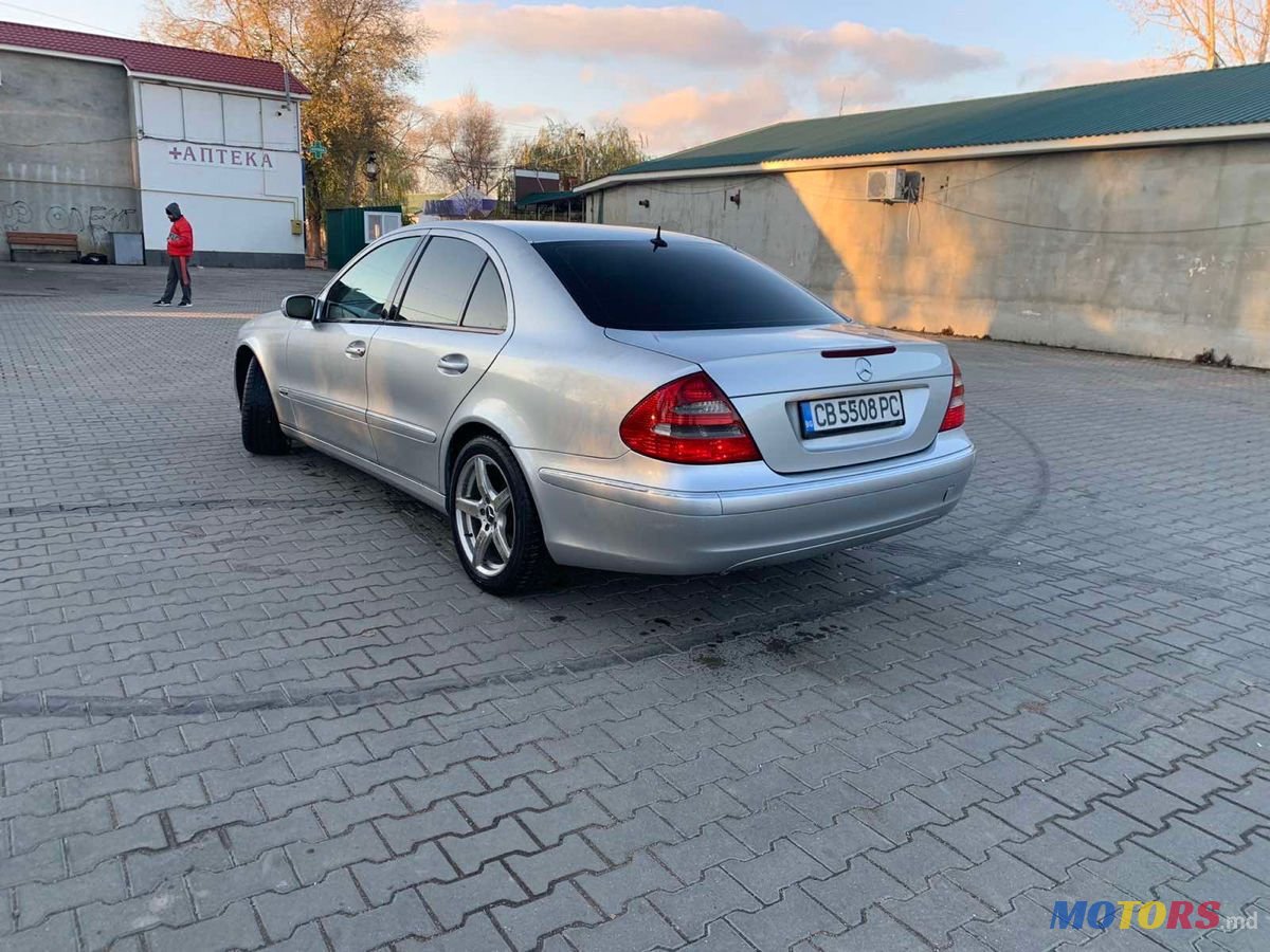 2005' Mercedes-Benz E Класс photo #3