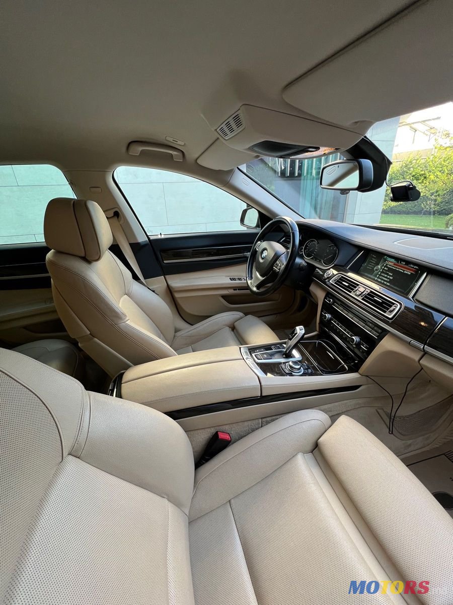 2012' BMW 7 Series photo #6