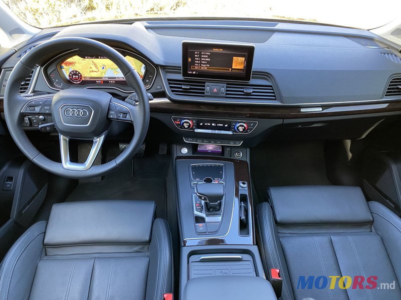 2019' Audi Q5 photo #5