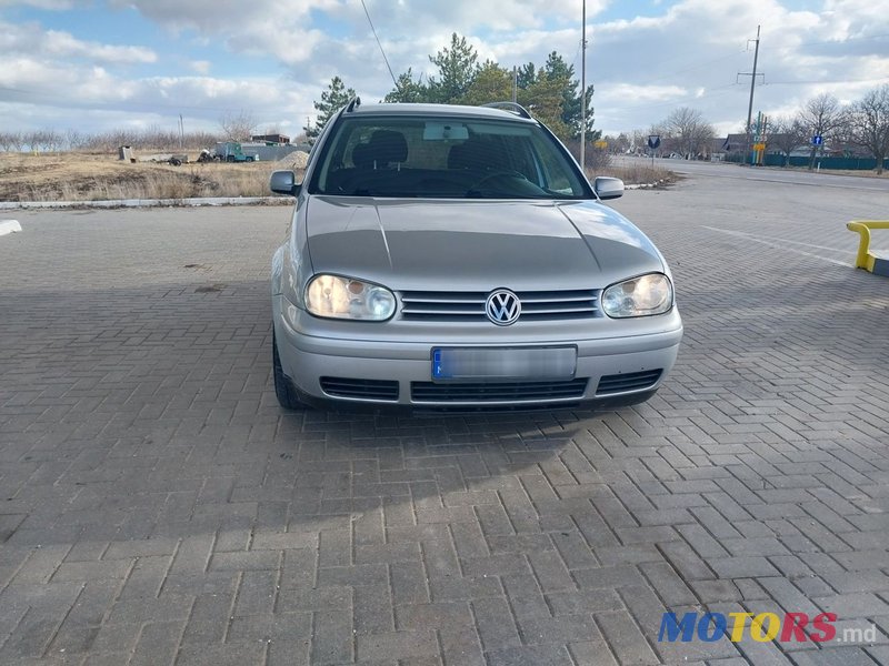 2002' Volkswagen Golf photo #2