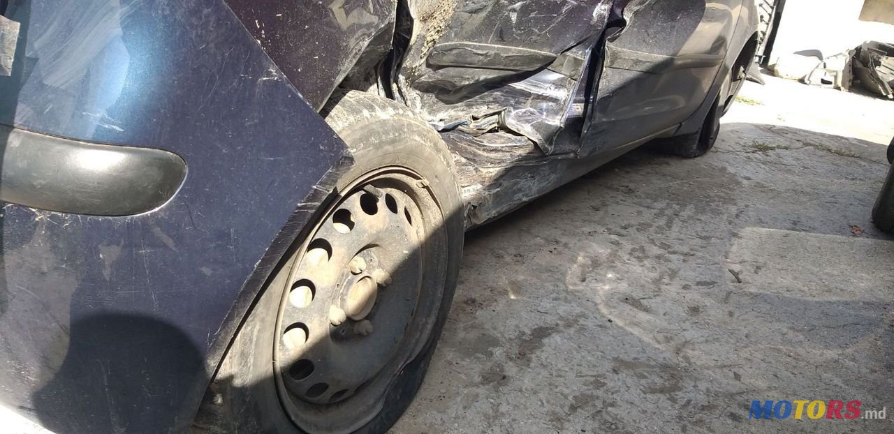 2004' Mitsubishi Colt photo #1