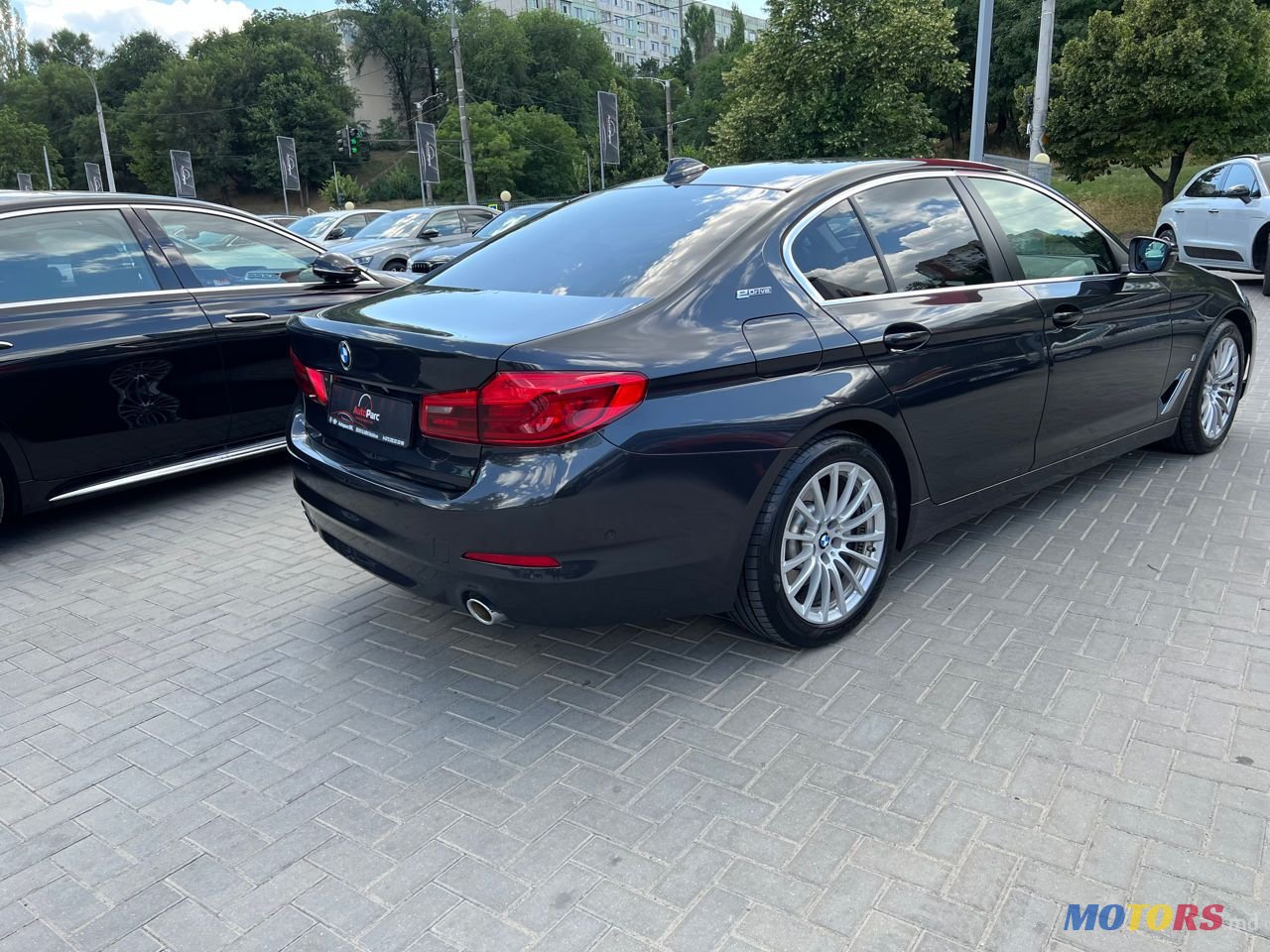 2018' BMW 5 Series photo #2