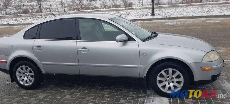 2004' Volkswagen Passat photo #1