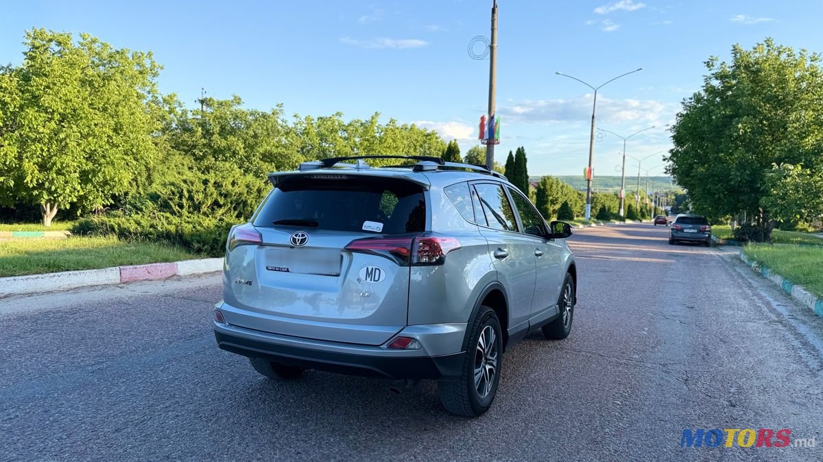 2018' Toyota RAV4 photo #2