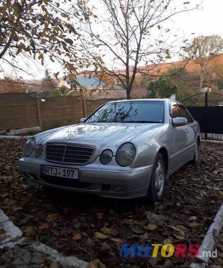 2000' Mercedes-Benz E photo #2