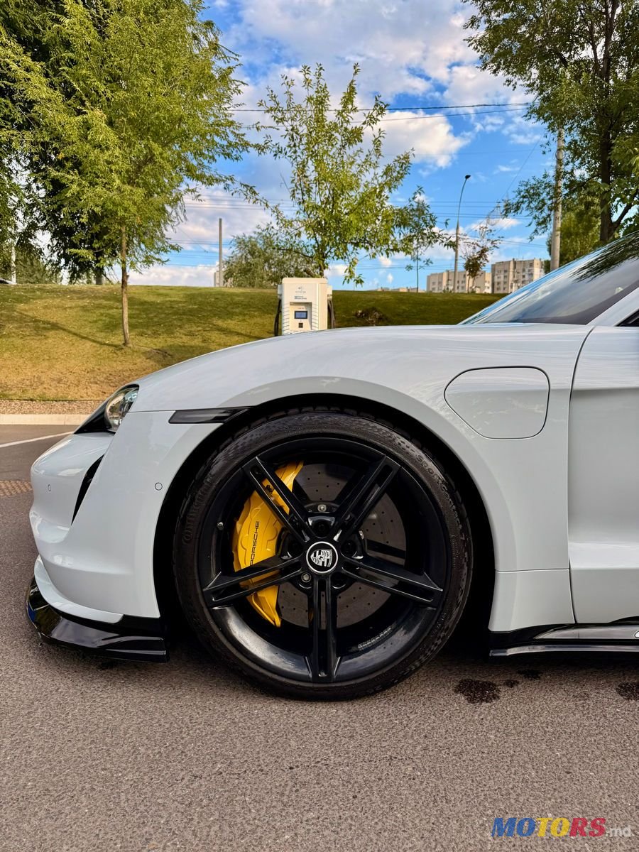 2020' Porsche Taycan photo #2