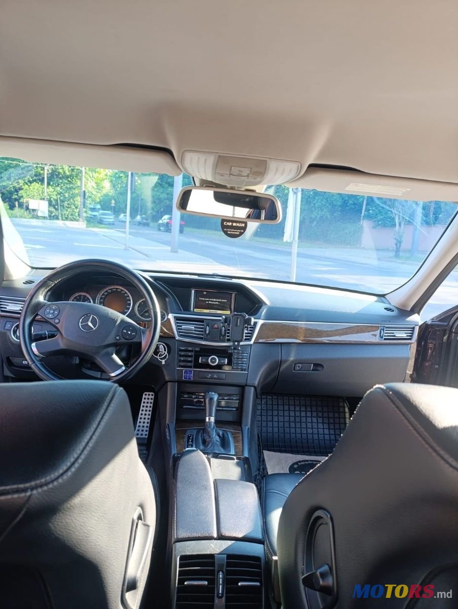 2010' Mercedes-Benz E-Class photo #6