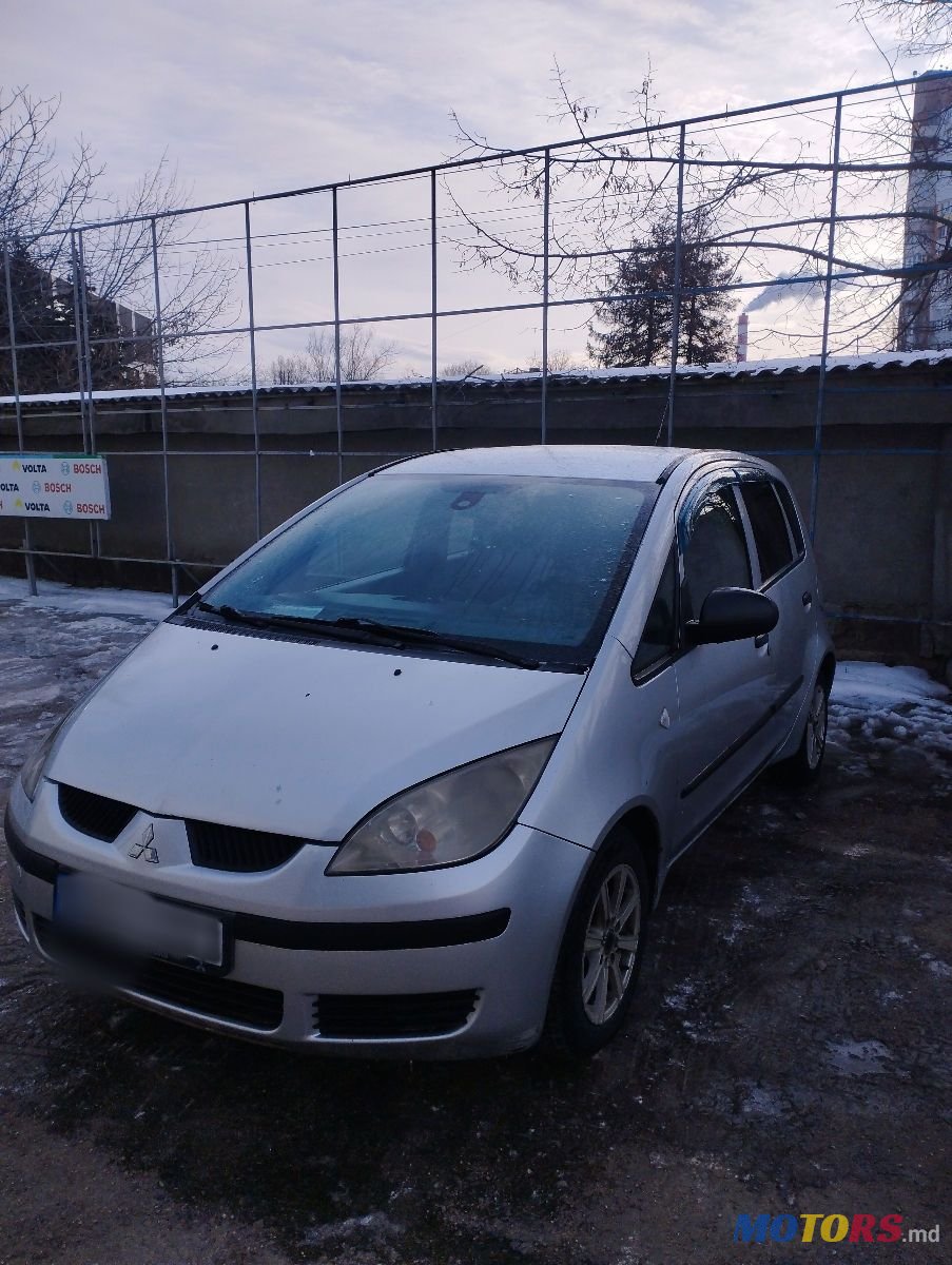 2008' Mitsubishi Colt photo #3