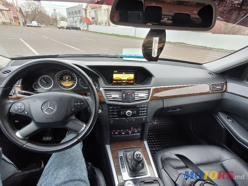 2011' Mercedes-Benz E-Class photo #6
