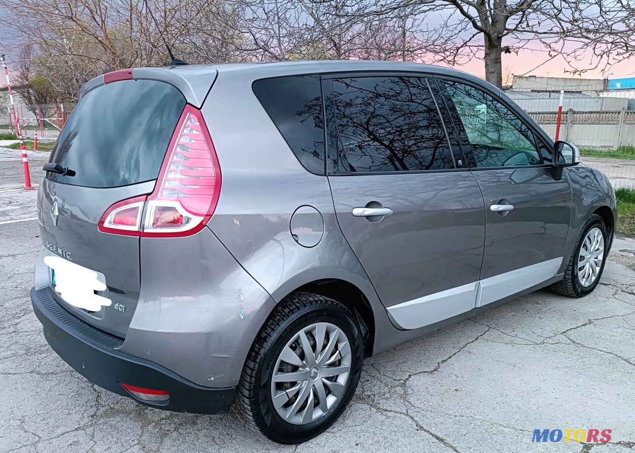 2011' Renault Scenic photo #2