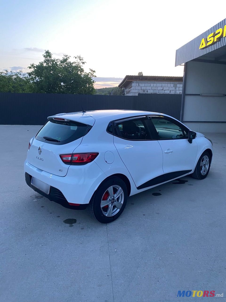 2013' Renault Clio photo #5