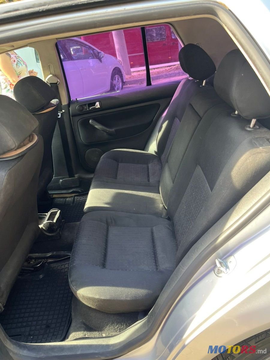 2002' Volkswagen Golf photo #6