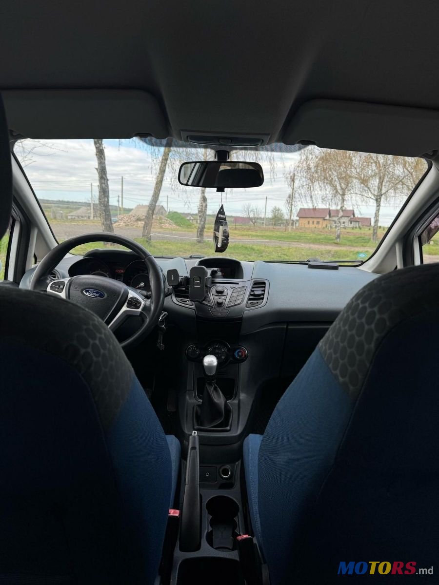 2010' Ford Fiesta photo #3