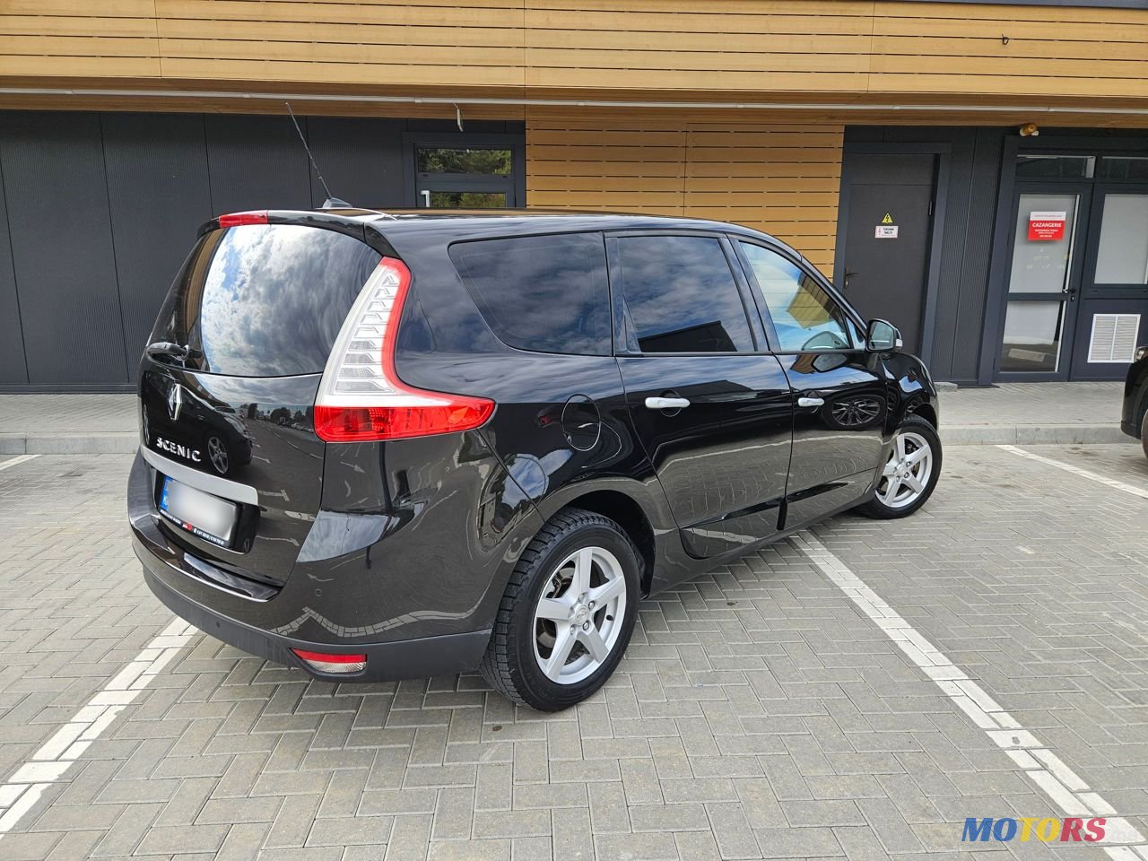 2010' Renault Grand Scenic photo #4