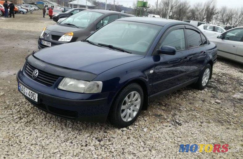 2000' Volkswagen Passat photo #1