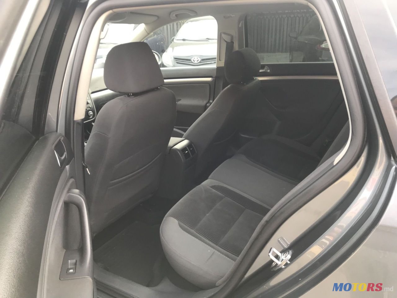 2008' Volkswagen Golf photo #6