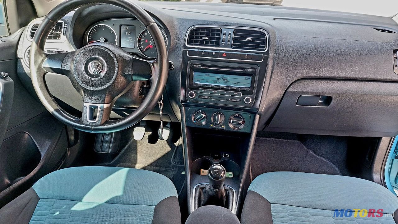 2011' Volkswagen Polo photo #5