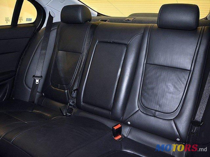 2013' Jaguar XF photo #4