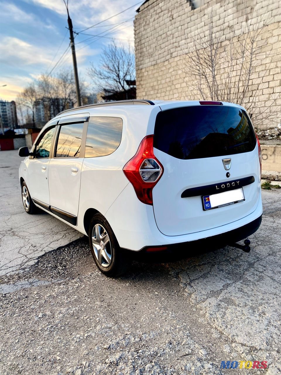 2013' Dacia Lodgy photo #3