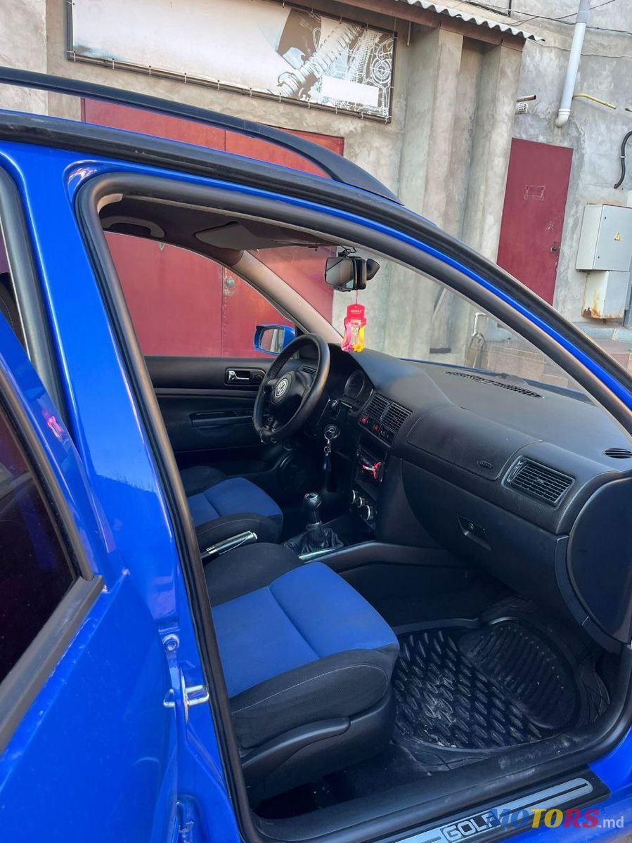 2002' Volkswagen Golf photo #4