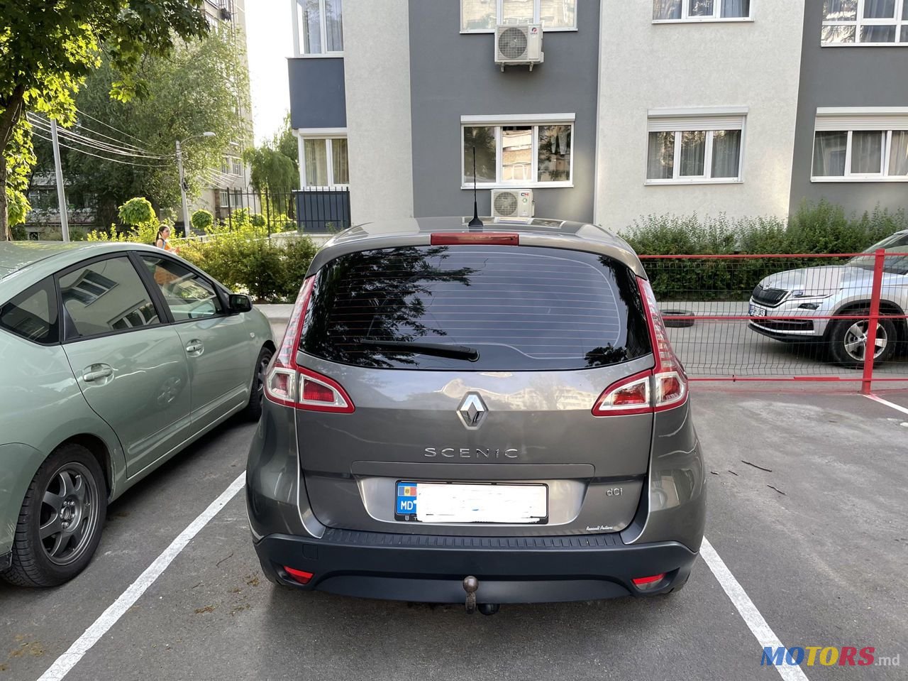 2010' Renault Scenic photo #3