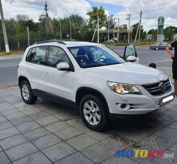 2010' Volkswagen Tiguan photo #1