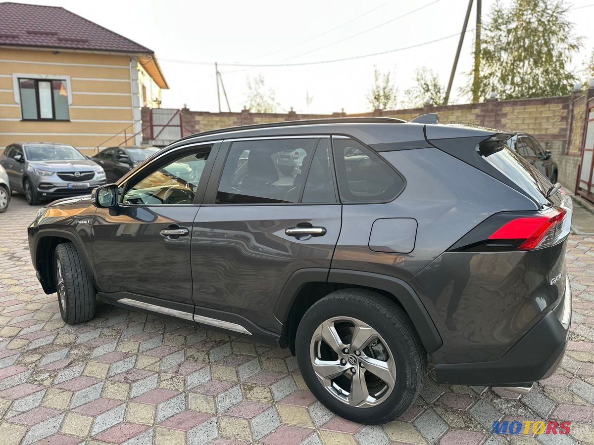 2019' Toyota RAV4 photo #5