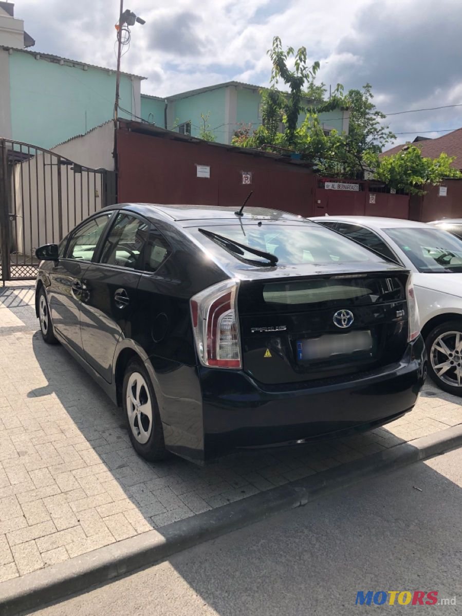 2012' Toyota Prius photo #3